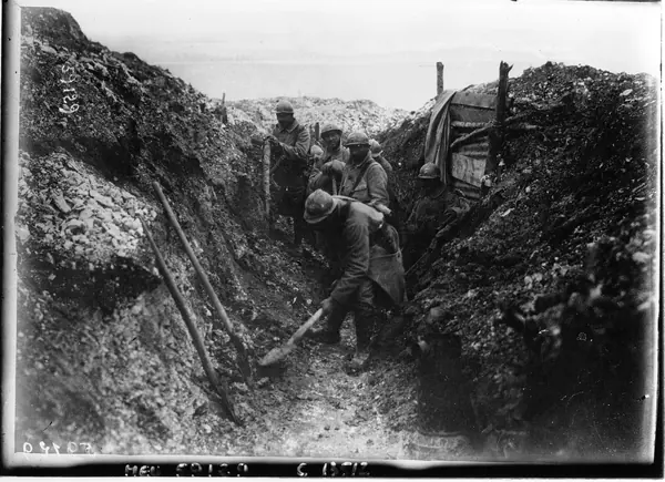 Soldats français dans une tranchée prise en Champagne pendant la Première Guerre mondiale